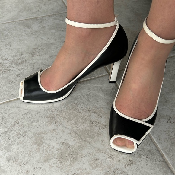 Vintage Enzo Angiolini Black with White Heels - Picture 2 of 12